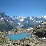 In With Mountain Views *
